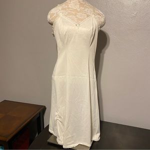 Vintage Sears The Doesn't Slip Ivory Whole Slip Nylon Lace Adjustable 36